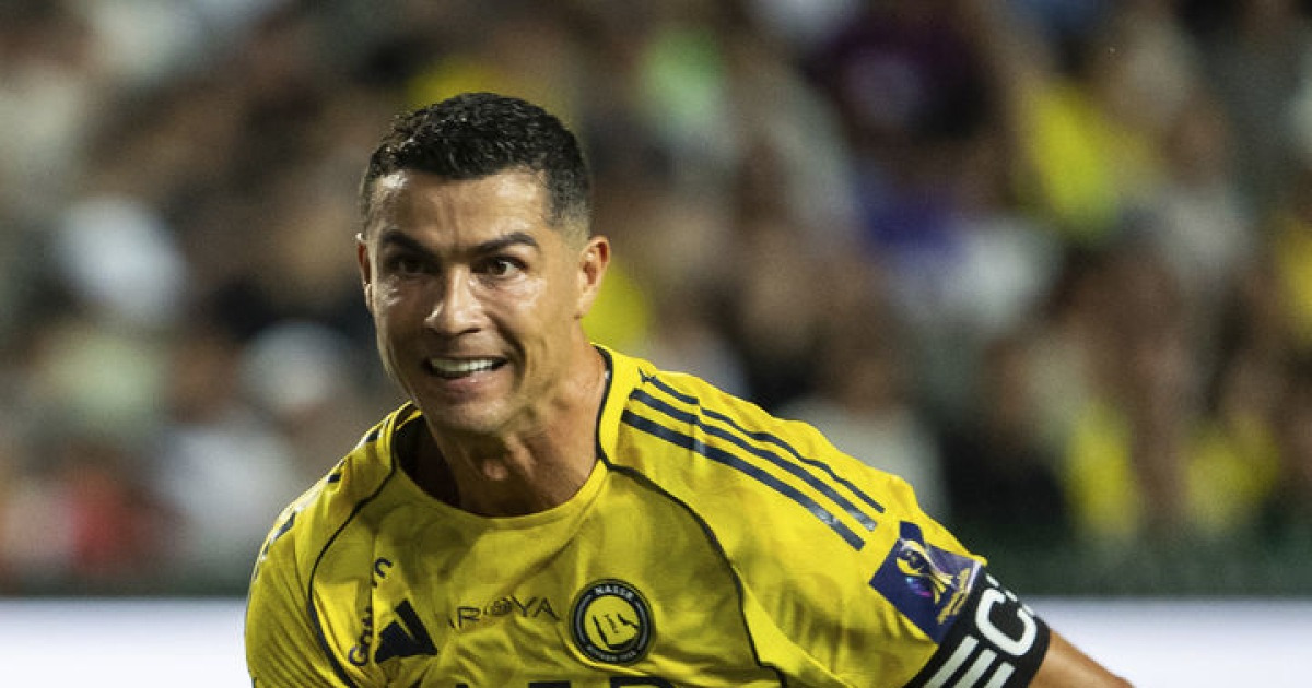 불혹에도 계속되는 골 세례…호날두, 944골·945골 달성