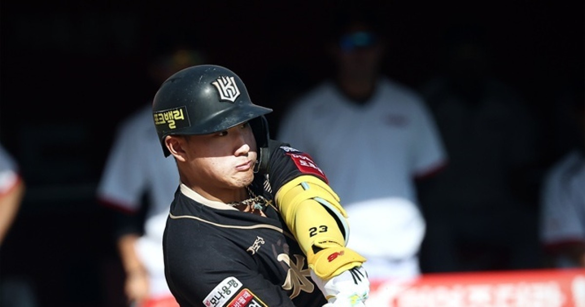 'MVP 1순위' 폰세 무너뜨린 '신인왕 1순위' 안현민