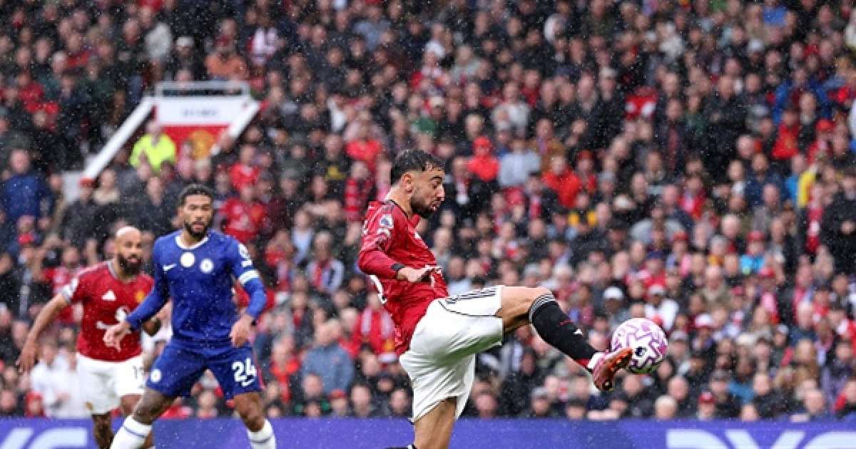 '카세미루 골+퇴장' 맨유, 첼시에 2-1 승리…10위 도약