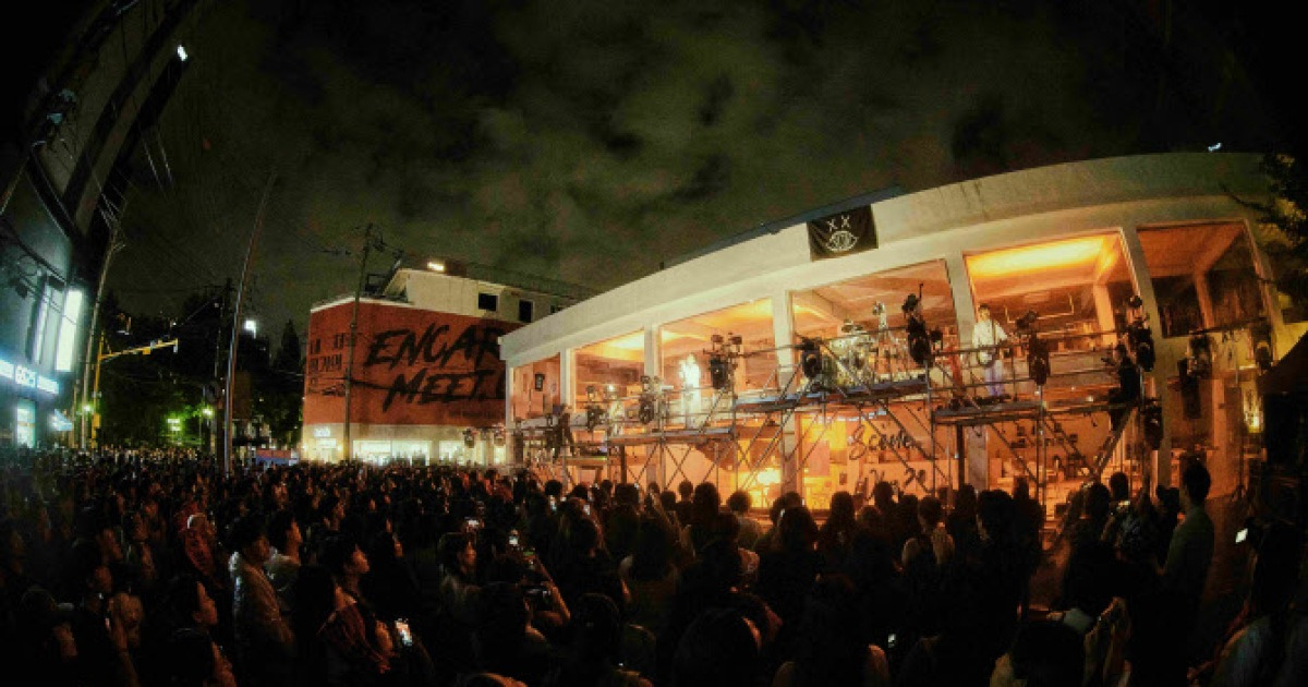 밴드 솔루션스 공연에 성수동 '들썩'