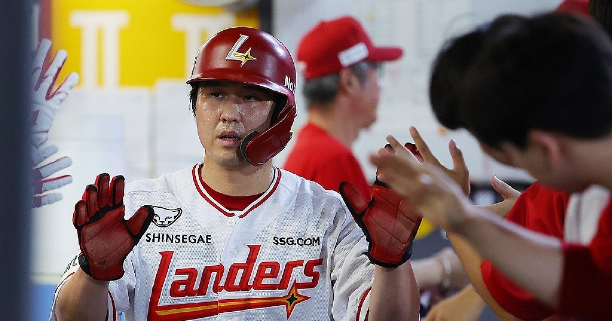 가슴 쓸어내린 SSG…최정, 허벅지 정밀 검진 결과 '가벼운 염증'