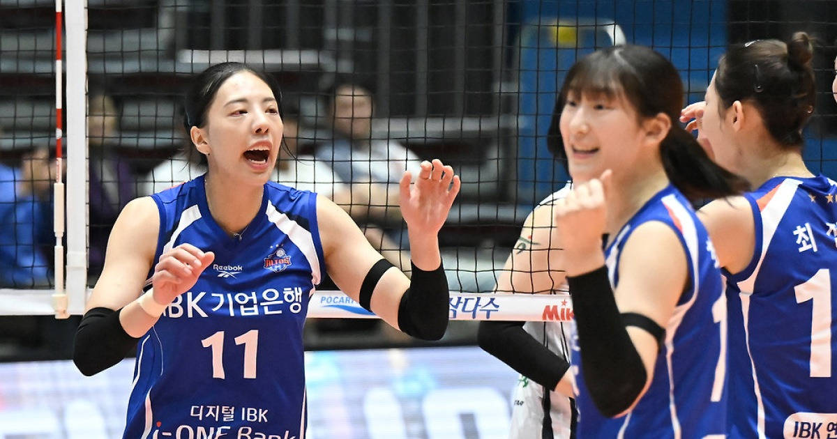 '육서영 32점' 기업은행, 도로공사 꺾고 KOVO컵 4강 선착