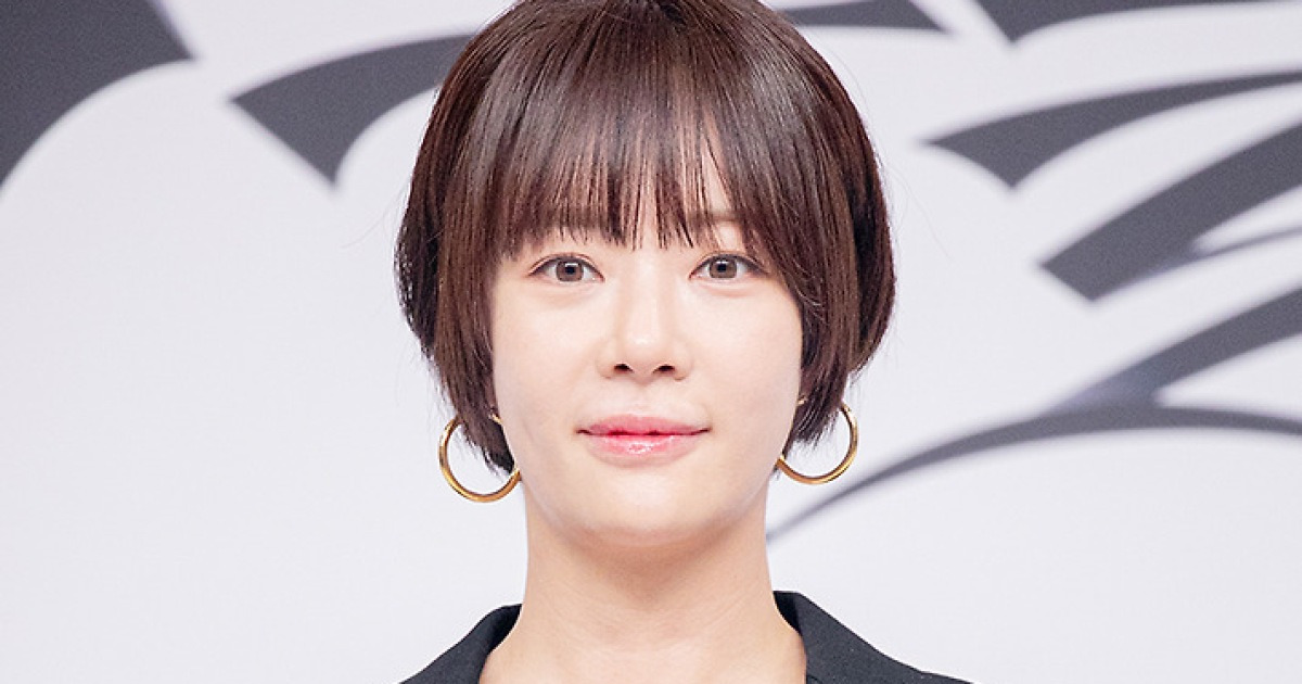 42억 횡령한 황정음, 1심서 징역형 집행유예 선고