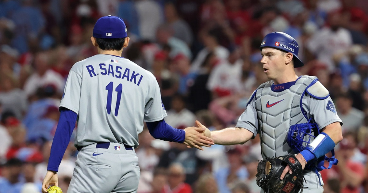 ‘사사키 2G 연속 세이브’ 다저스, 적지서 먼저 2승 수확..NLCS 진출 1승 남았다