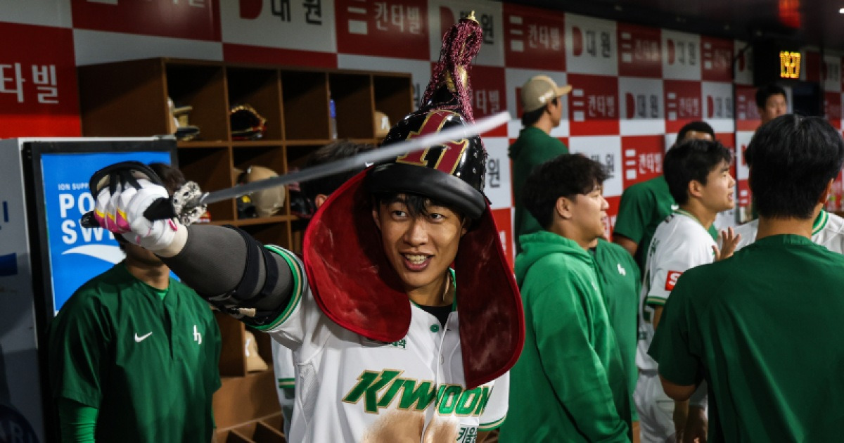 이정후가 귀띔한 송성문 MLB행 가능성...히어로즈표 6번째 빅리거 등장 기대