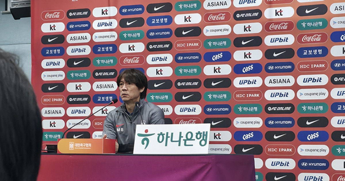 브라질에 대패한 홍명보 감독, “강팀과 붙어서 많은 것 배웠다…앞만 보고 가겠다”