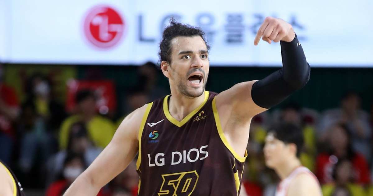 '높이 싸움 압도' LG, 소노 80-74 제압…2연승 행진