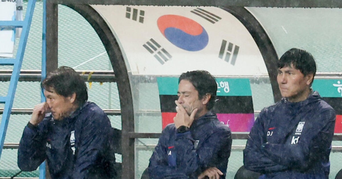 홍명보 감독 “많은 것 배운 경기…조금씩 메워가겠다”