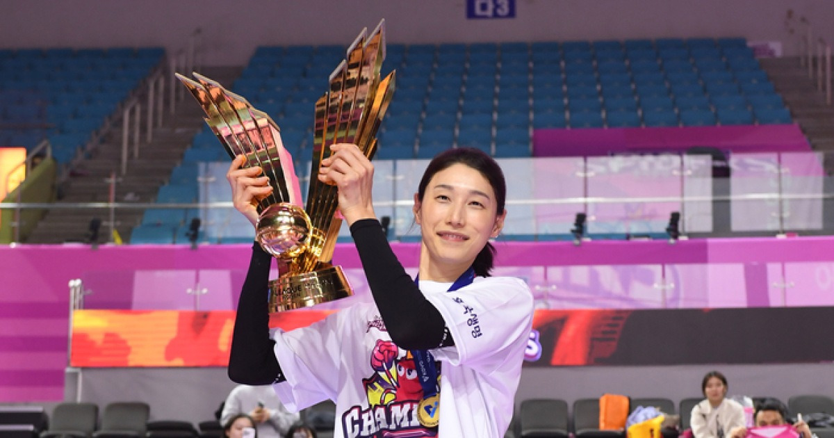 굿바이 ‘배구여제’ 김연경, 흥국생명 새 시즌 개막전서 은퇴식