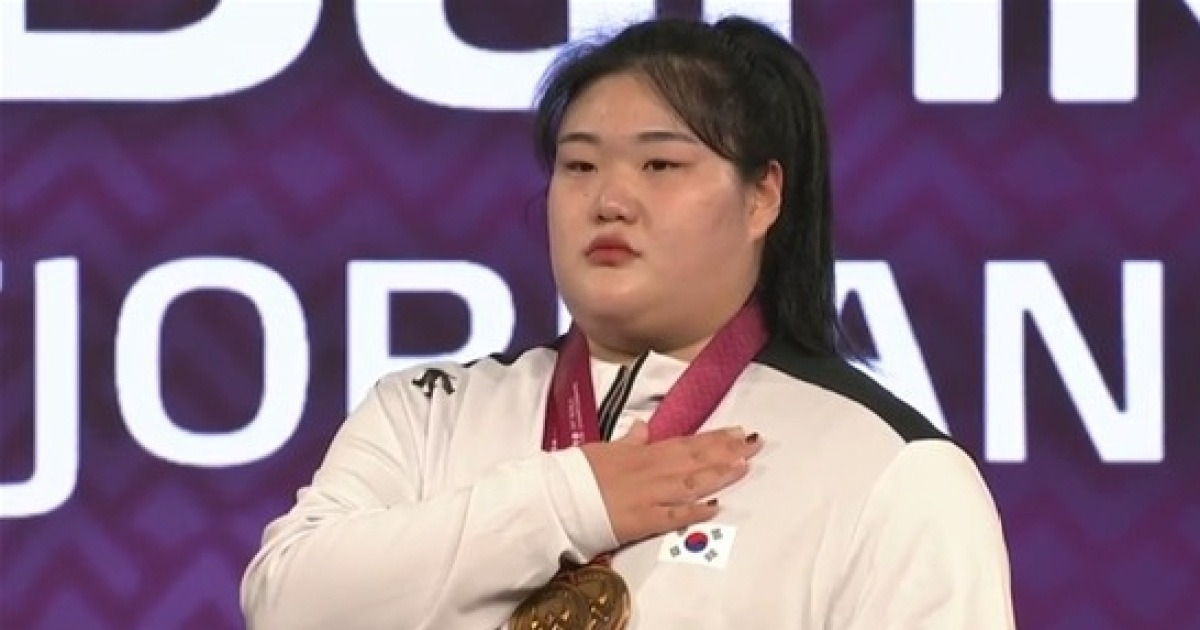 역도 박혜정, 허리 통증 딛고 2년 만에 세계선수권 정상 탈환