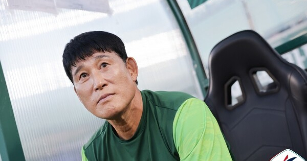 '홈에서 패' 김포 고정운 감독 "홈 승률 떨어져 감독으로서 책임감 느껴"