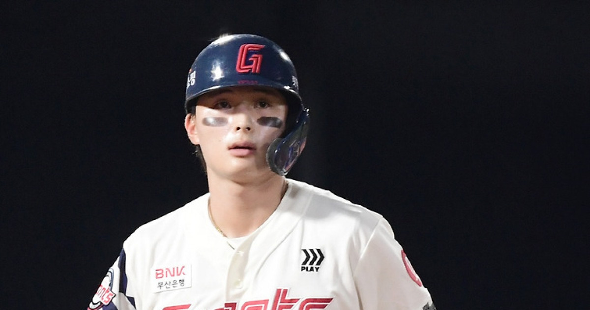 가을야구 탈락보다 더 충격...대표팀에 롯데의 자랑 '윤나고황' 자리 없다, 이게 냉혹한 현실이다