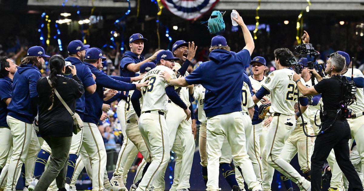‘첫판 탈락 악몽 드디어 끊었다’ MLB 전체승률 1위 밀워키, 챔피언십시리즈 막차··· 7년 만에 다저스와 리매치