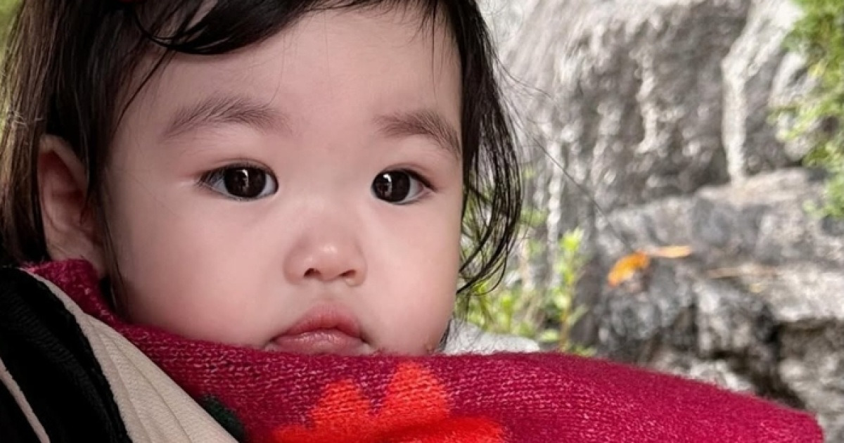 ‘쌍꺼풀 진해졌네’ 박수홍♥김다예 딸 재이, 첫 돌 맞아 폭풍 성장