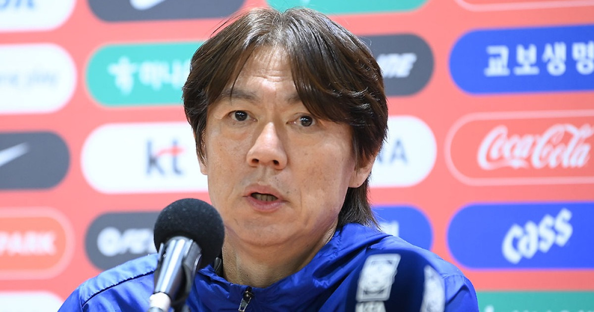 홍명보 마이웨이 외치다 "백4, 백3 자꾸 말씀하시는데…브라질전 하니까 단점 나와, 준비한 대로 가겠다"
