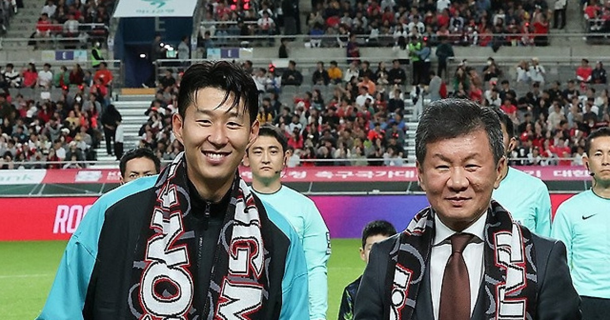전설이 전설에게…손흥민, 차범근 축하받고 138번째 경기 출격
