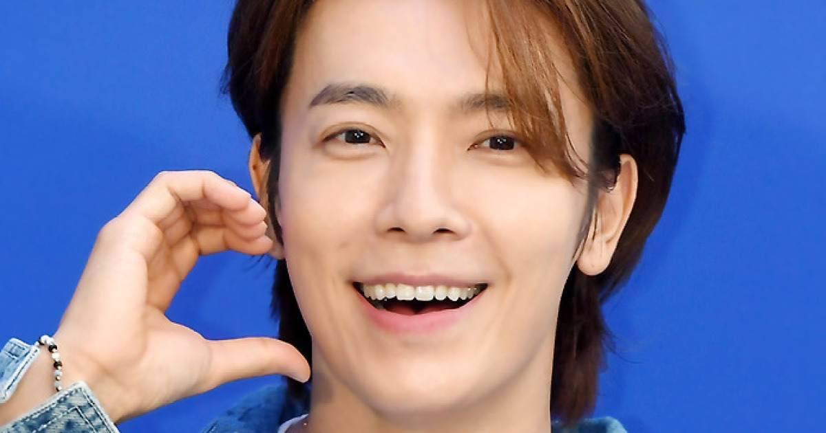 슈퍼주니어 동해, 데뷔 20년 변치 않는 따뜻함…소아암 어린이 위해 3천만 원 기부