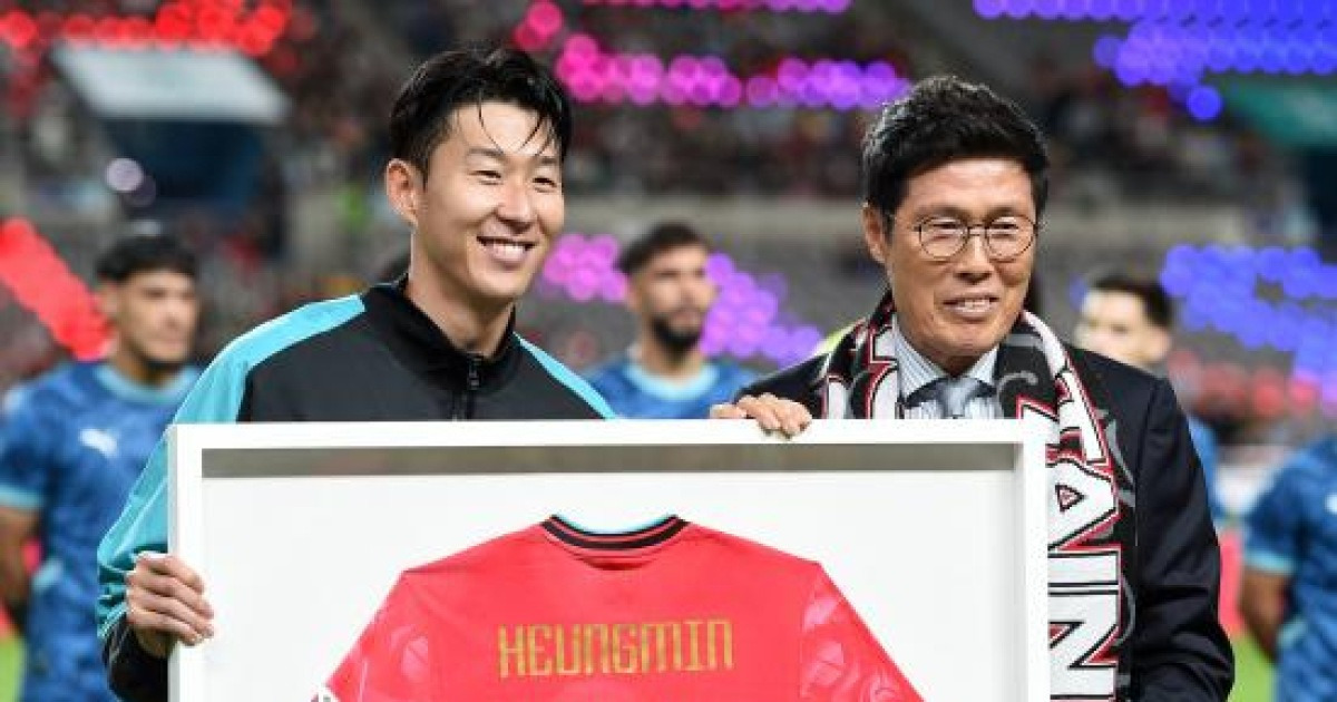 '韓 축구 새역사' 손흥민 "138경기 평생 기억에 남을 순간…월드컵 준비 잘하겠다"