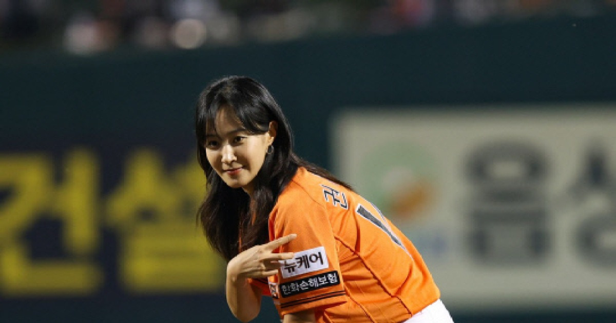 플레이오프 1·2차전 시구자로 결정된 한화 이글스 '찐팬'은 누구?