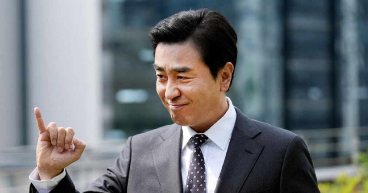 류승룡 ‘김 부장 이야기’로 또 한 번 인생 캐릭터 경신 예고