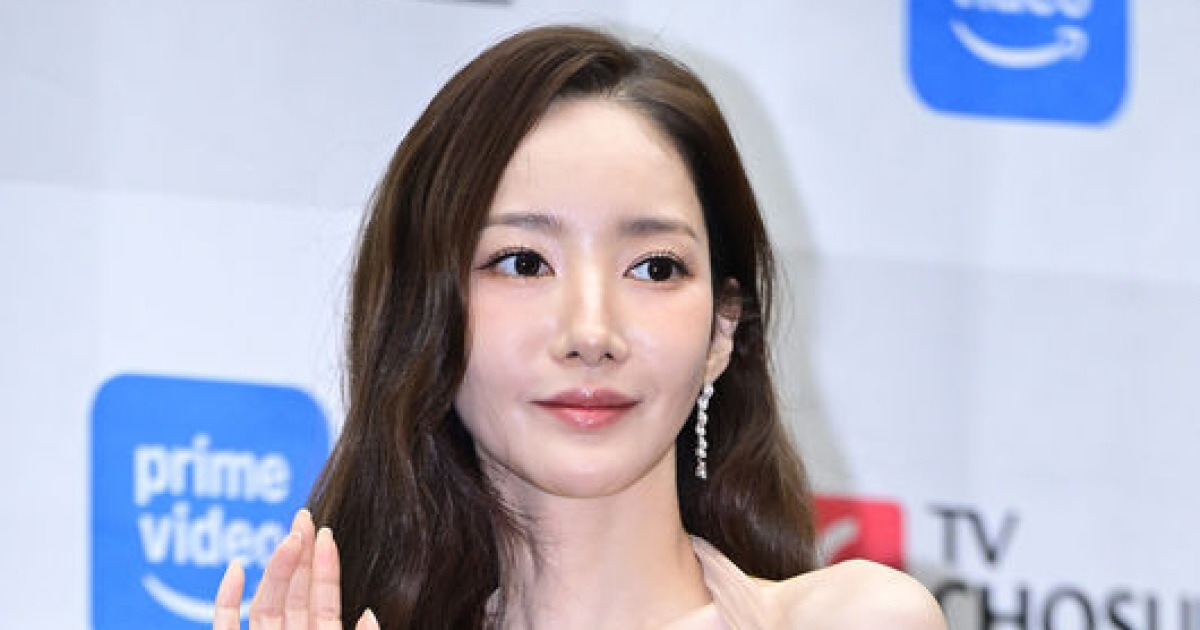 박민영, 뉴욕에서 인정 받았다…"AI처럼 완벽해" 현지인 극찬 ('퍼펙트 글로우')