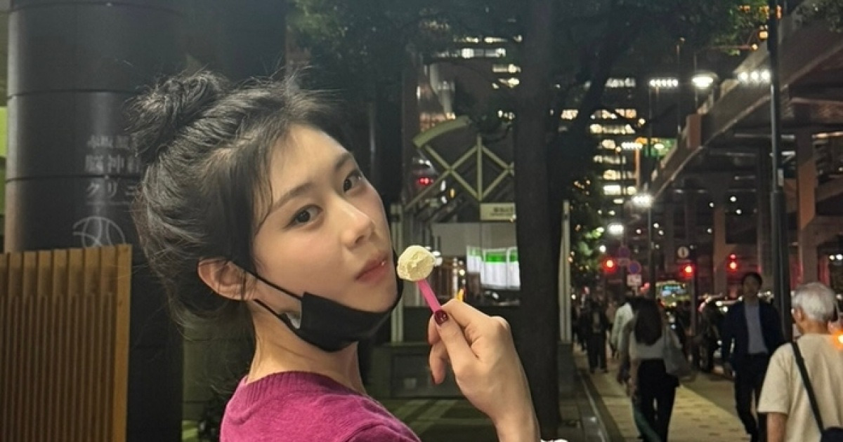 있지 채령, 일본 밤거리서 러블리 매력 폭발!