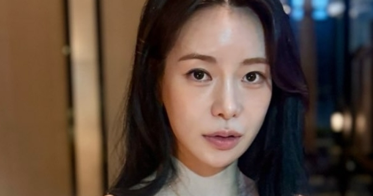 임지연, 유방암 행사 드레스 핏 박제…댓글창 갑론을박 “내려”vs“일찍 퇴근”