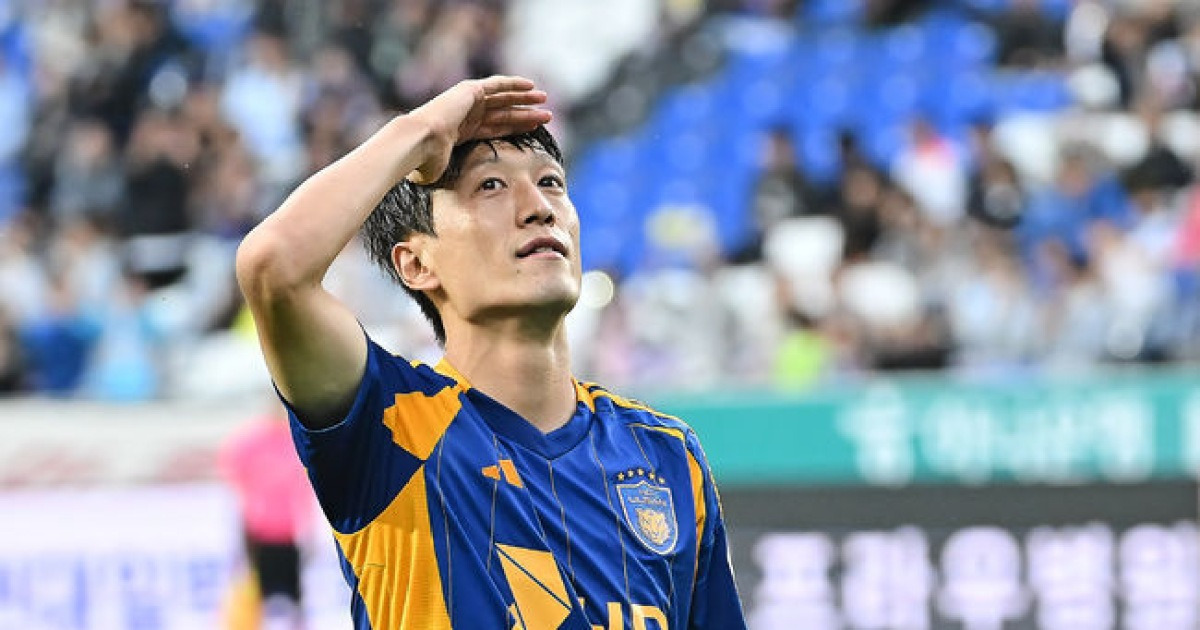 ‘신태용 감독과 불화 인정’ 이청용 골프 세리머니, 축구팬들은 보기 불편하다