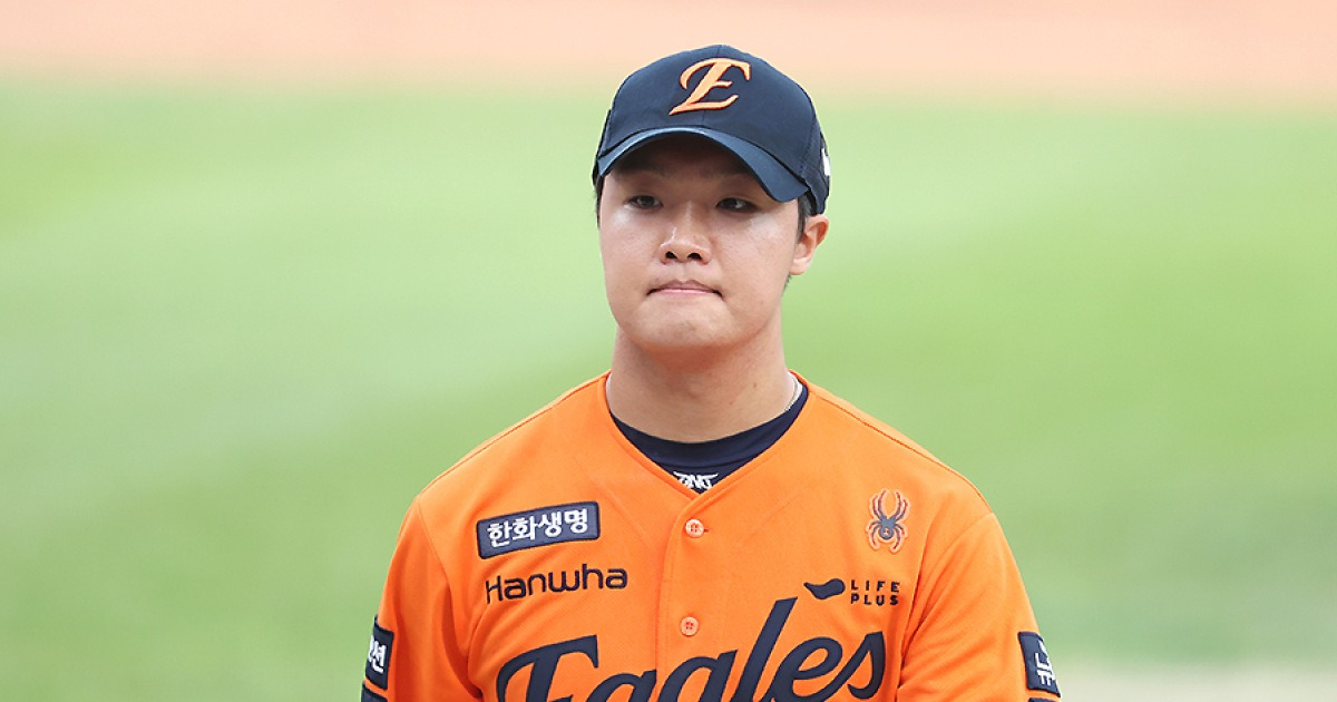 한화 슈퍼루키, 야구 역사상 이런 19살 있었나… PS에서도 15구 연속 돌직구 펑펑, 알고도 못 친 이유 있다