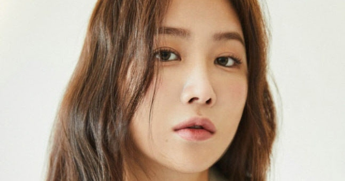 소유, 美 항공사 인종차별 호소했지만… 만취 목격담에 의견분분