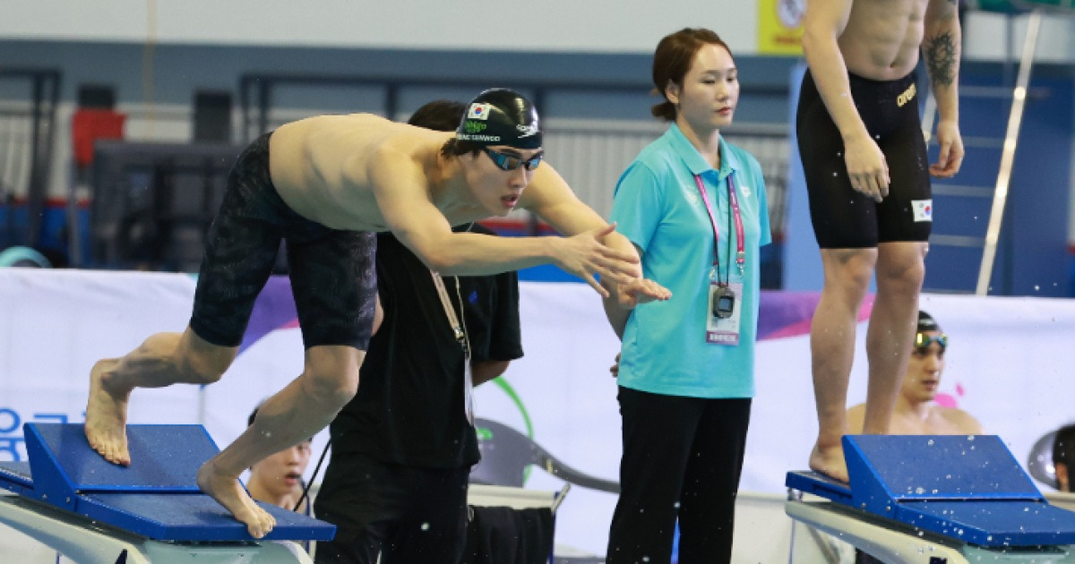 '1분43초92' 황선우, 中 쑨양 넘어 자유형 200m 아시아신기록