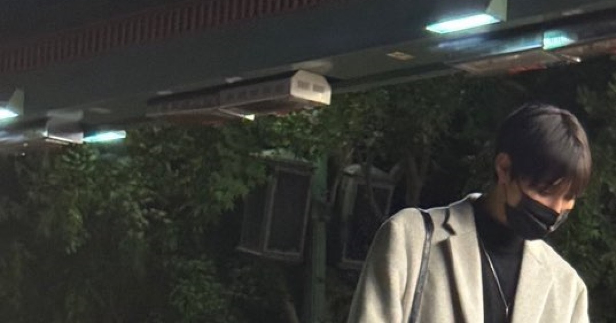 대형기획사 신인 아이돌, 놀이공원서 팬 마주치자 ‘핫바’ 사주고 떠났다
