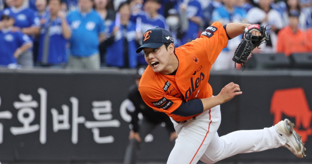 '3차전 승부수' 한화 김경문 감독 "문동주, 리드하면 출격…엄상백? 좋은 얘기만 하죠"
