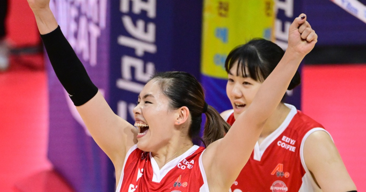 외국인 거포 없는데 우승 후보 도로공사를 이겼다…중심에는 ‘히트 예감’ 시마무라, 기대했던 그대로의 활약
