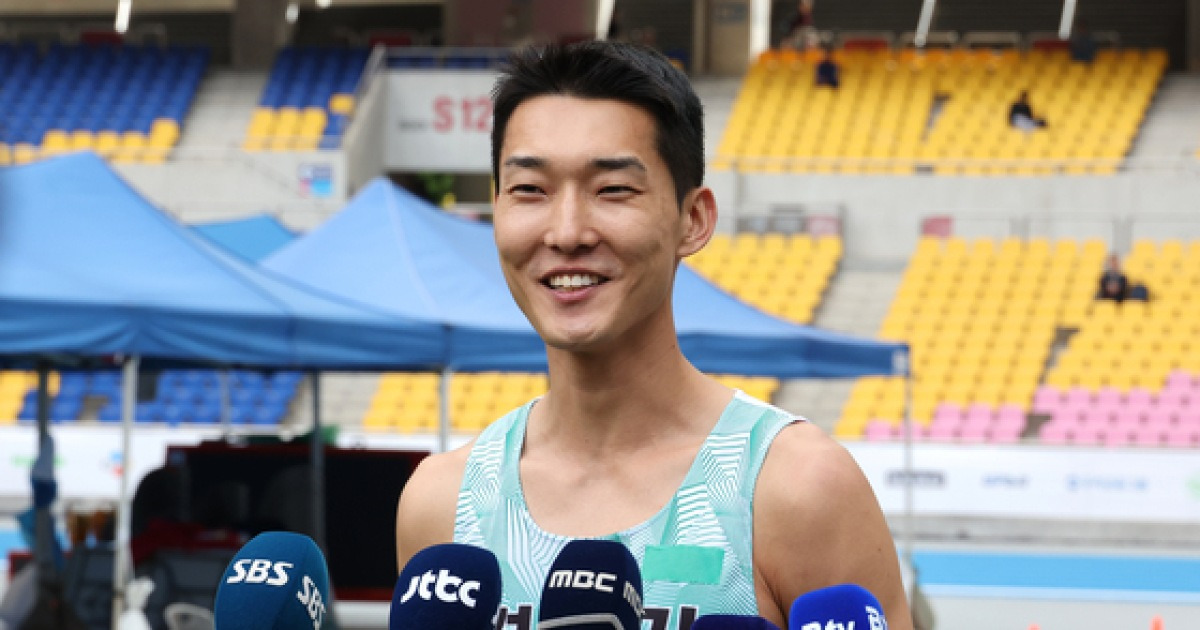 남자 높이뛰기 우상혁 또 웃었다… 전국체전 10번째 우승