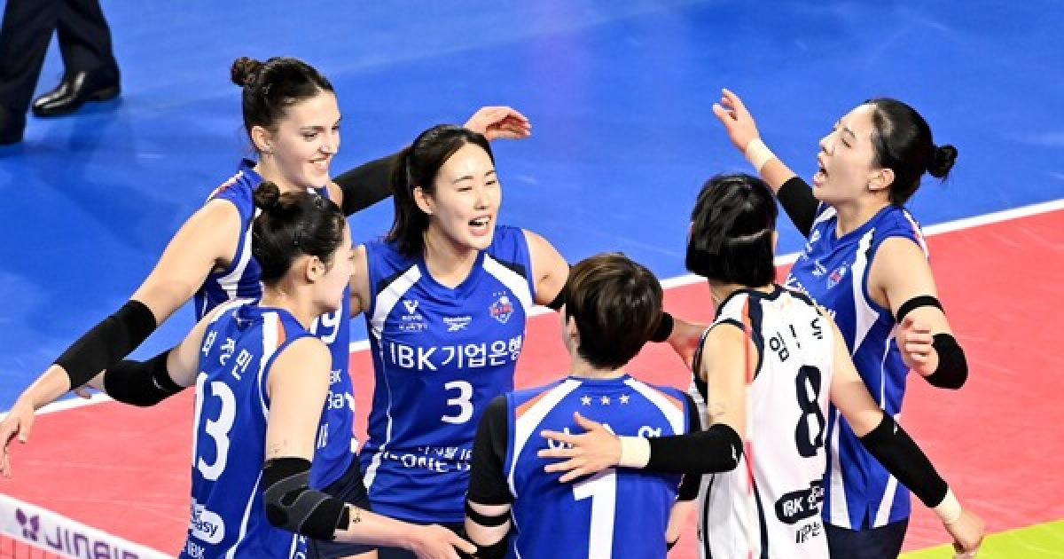 'KOVO컵 우승' IBK기업은행, 안방에서 페퍼저축은행 3-1 제압...'첫 승 신고'