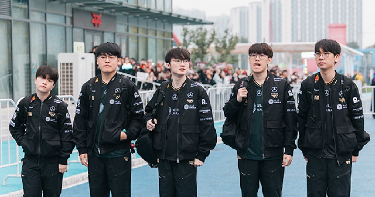 T1 vs 100 Thieves 경기 장면