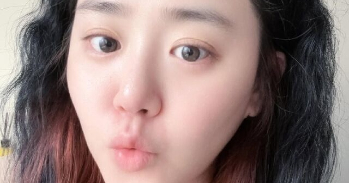 "그 시절 그대로" 문근영, 자연산 곱슬머리로 전한 반가운 근황