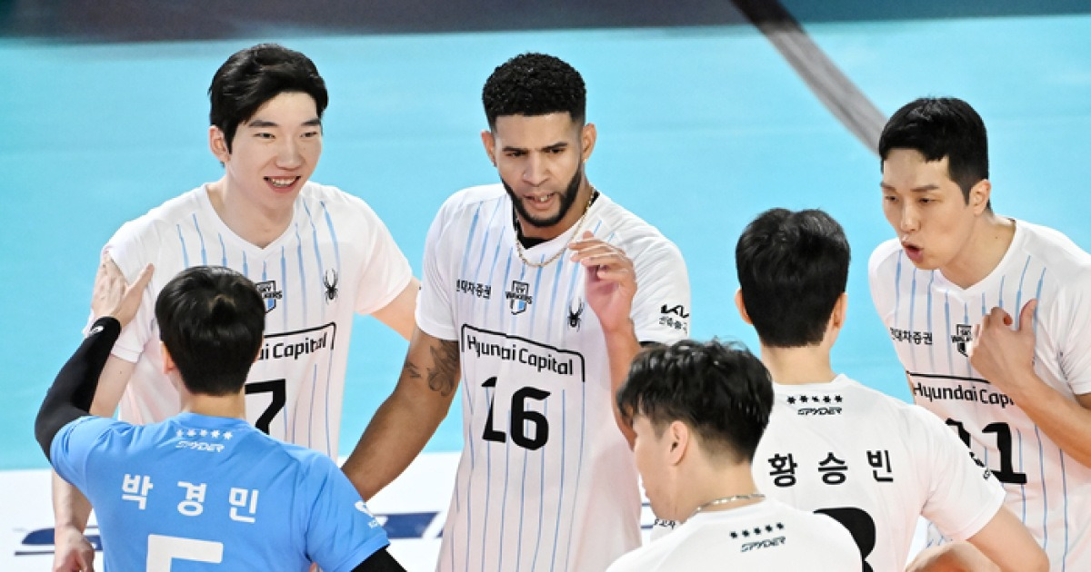 ‘레오 트리플 크라운+블로킹 15개’ 현대캐피탈, 삼성화재 3-1로 꺾고 개막 ‘2연승’