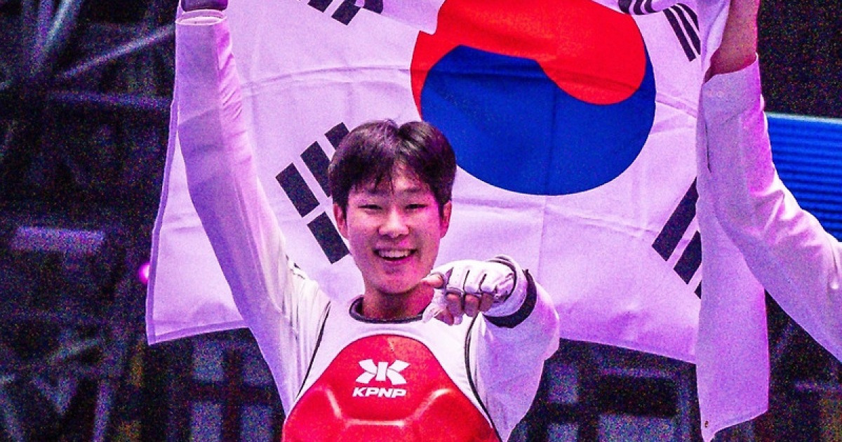 '18세' 서은수, 세계태권도선수권대회 男 54㎏급 우승