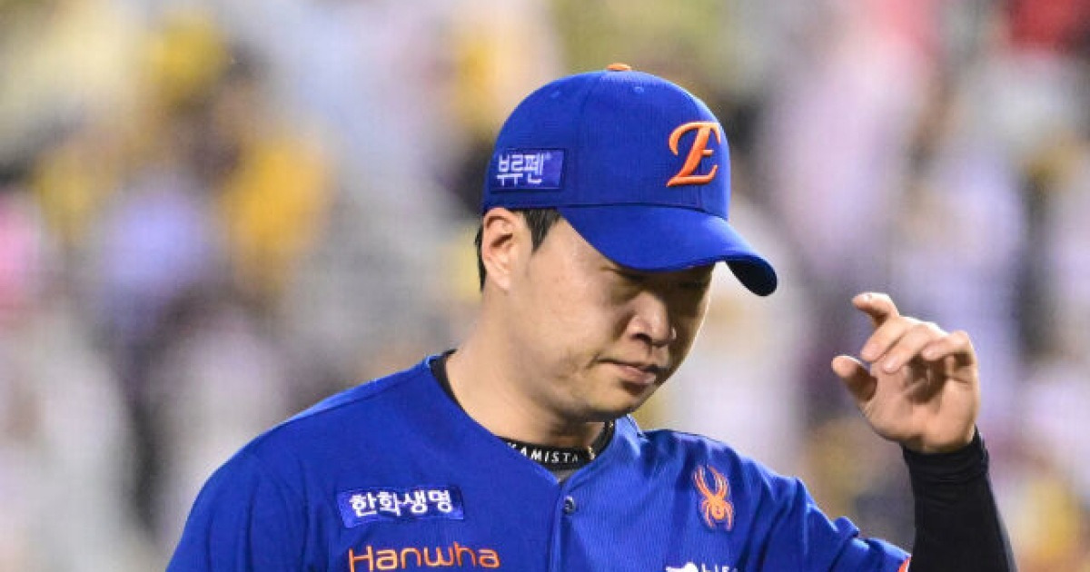 '수술-수술-수술-수술' 한화 63G 인간승리 사나이, 'PO 탈락→KS 감격' 이렇게 극적일 수 있나…잠실 ERA 0점대 실화인가