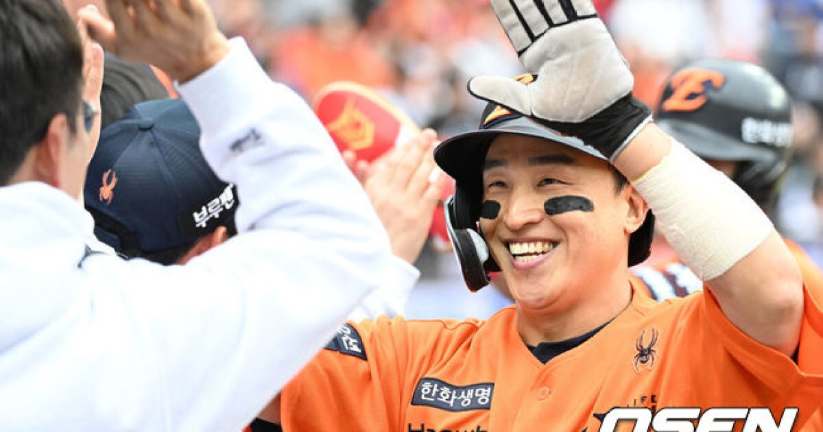 ‘어서 와, KS는 처음이지’ 2169경기 2618안타 손아섭의 첫 KS...“톱밥 나올라, 방망이 힘 빼라” 임찬규의 넉살