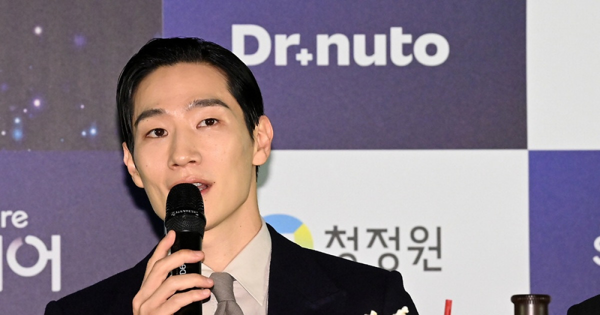'청룡 핸드프린팅' 노상현 "지니에게 빌고 싶은 소원? 또 청룡 트로피 받게 해달라고 빌 것"