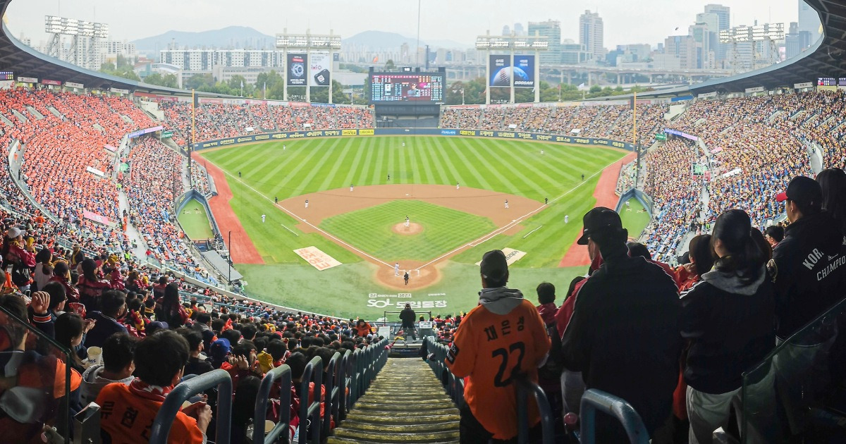 1200만 야구팬은 웁니다 ... LG-한화 한국시리즈 암표 최고 ’1000만원' 육박