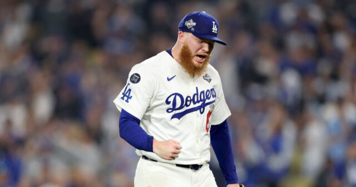 '9출루' 오타니 '끝내기 홈런' 프리먼도 아니다→WS 3차전 영웅은 4⅓이닝 던진 무명 투수…"이런 꿈은 상상 못 했어"