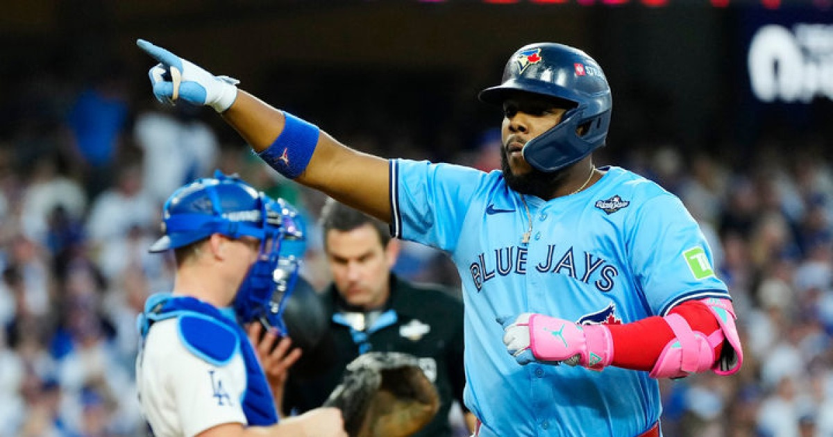 '게레로 주니어 역전포' 토론토, WS 4차전 잡고 반격 '2승 2패'…오타니 6이닝 4실점