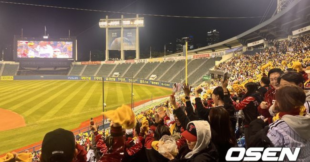 'LG 전광판 응원전' 잠실구장 1만6000명 매진되다...대전 1만6750명 매진에 안 밀린다