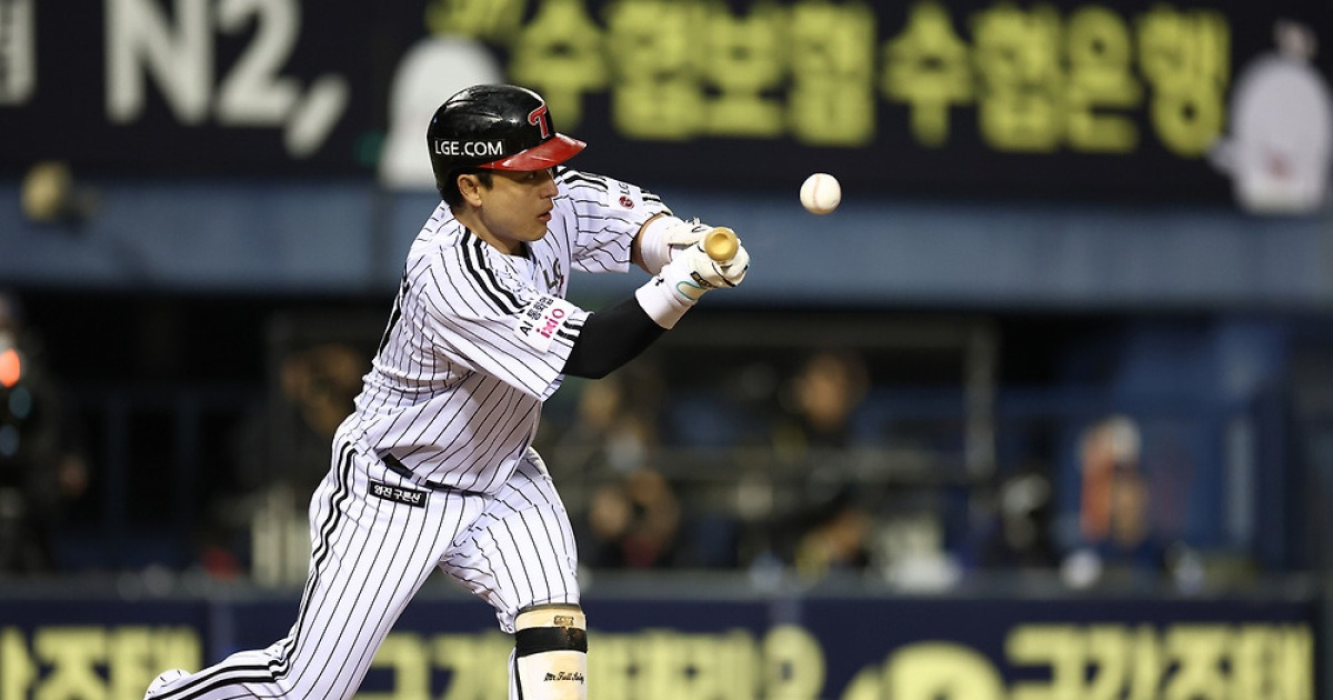 홈런 타자도 번트 댄다···한 발짝 더 달아나기 전엔 안심하지 않는 LG