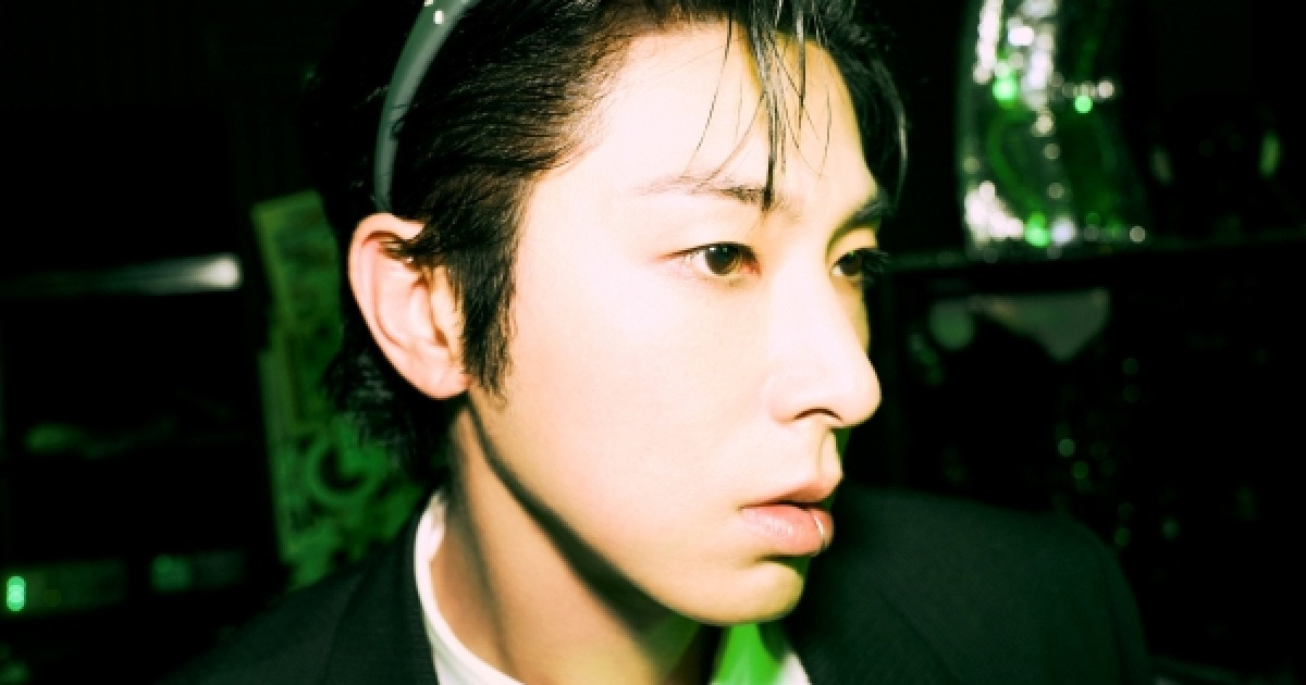 유노윤호 정규 1집, 엑소 카이·아이들 민니 지원사격