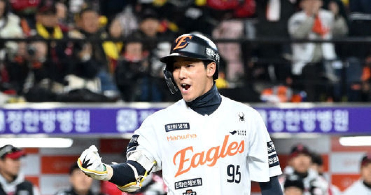 “수비 준비하고 있었는데 갑자기…” 김경문 대타 신의 한 수, 황영묵의 침착함이 한화를 살렸다